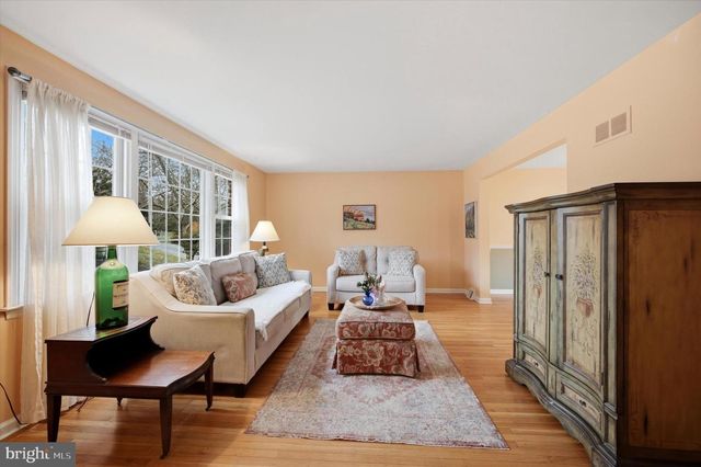 8331 ELLISTON DR, Wyndmoor, PA 19038