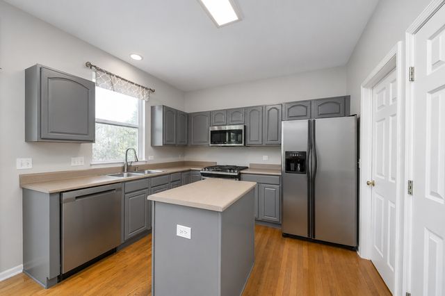 445 Kelly Avenue, Yorkville, IL 60560