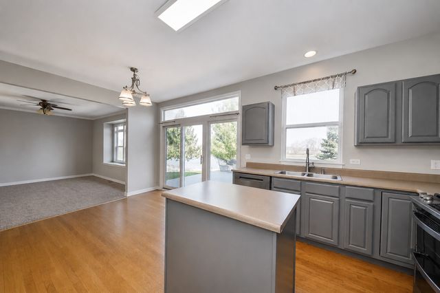 445 Kelly Avenue, Yorkville, IL 60560