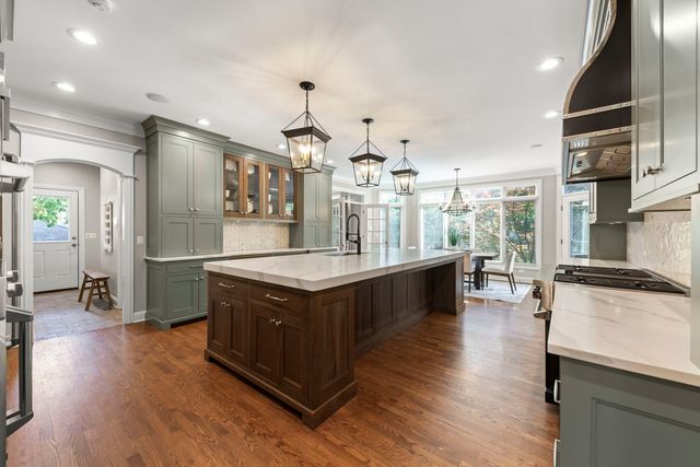 1046 Sylvan Circle, Naperville, IL 60540