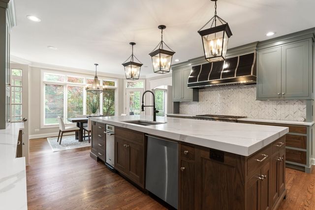 1046 Sylvan Circle, Naperville, IL 60540