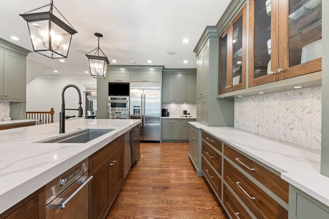 1046 Sylvan Circle, Naperville, IL 60540
