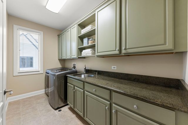 1046 Sylvan Circle, Naperville, IL 60540