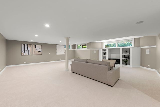 1046 Sylvan Circle, Naperville, IL 60540