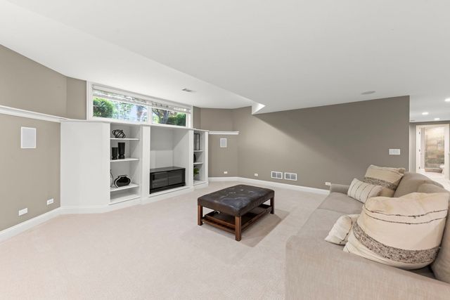 1046 Sylvan Circle, Naperville, IL 60540
