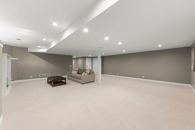 1046 Sylvan Circle, Naperville, IL 60540