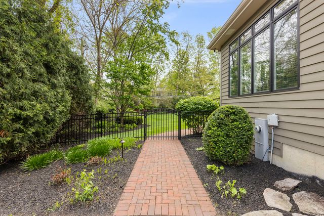 1046 Sylvan Circle, Naperville, IL 60540