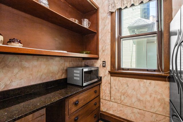 1446 W Summerdale Avenue, Chicago, IL 60640