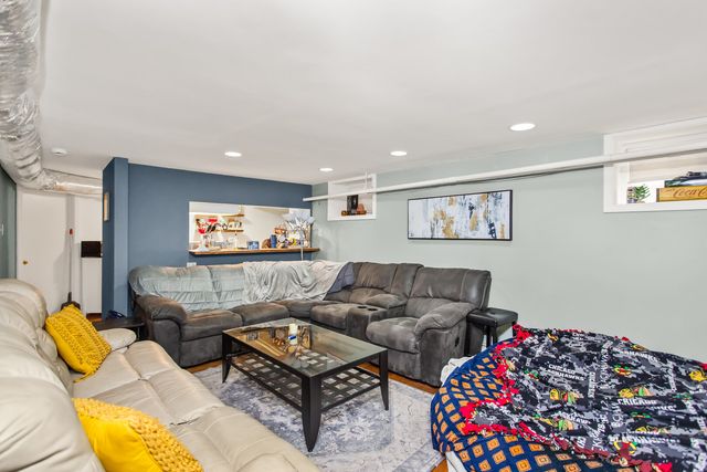 1446 W Summerdale Avenue, Chicago, IL 60640