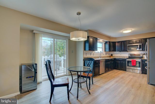 17372 HILLTOP DR, Purcellville, VA 20132