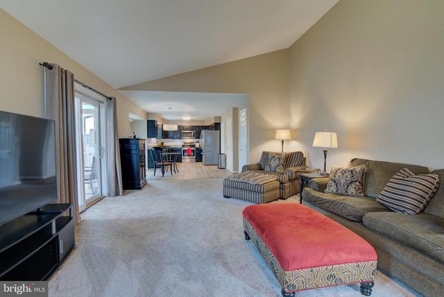 17372 HILLTOP DR, Purcellville, VA 20132