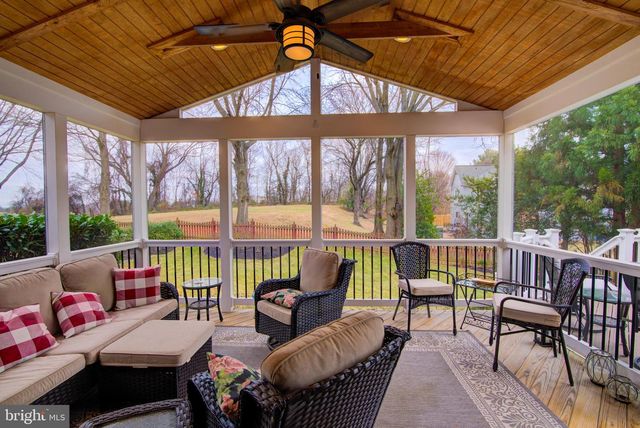 17372 HILLTOP DR, Purcellville, VA 20132