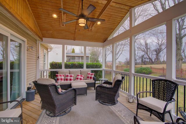 17372 HILLTOP DR, Purcellville, VA 20132