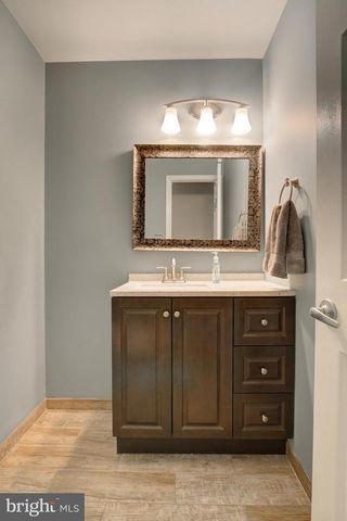 17372 HILLTOP DR, Purcellville, VA 20132