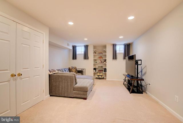 17372 HILLTOP DR, Purcellville, VA 20132