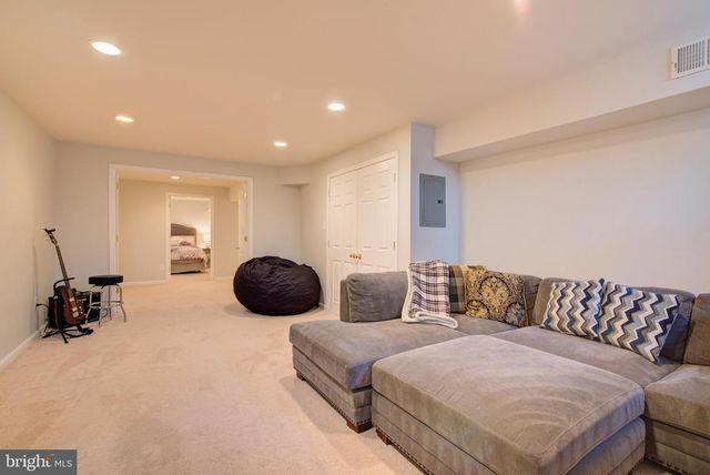 17372 HILLTOP DR, Purcellville, VA 20132