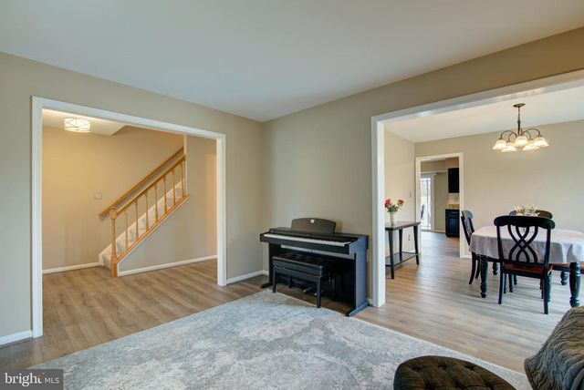 17372 HILLTOP DR, Purcellville, VA 20132