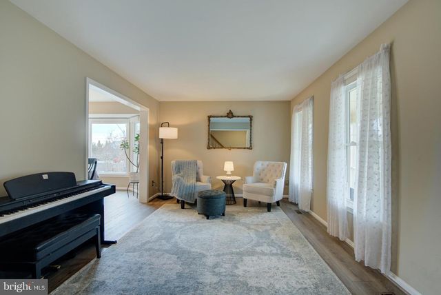 17372 HILLTOP DR, Purcellville, VA 20132