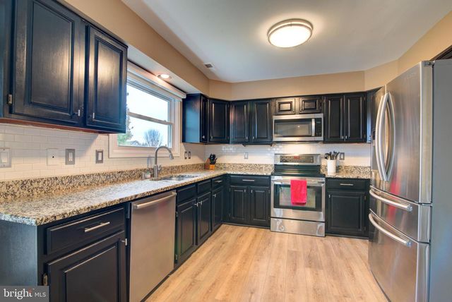 17372 HILLTOP DR, Purcellville, VA 20132