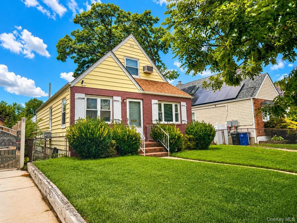 8042 260th Street, Glen Oaks, NY 11004 — photo 2