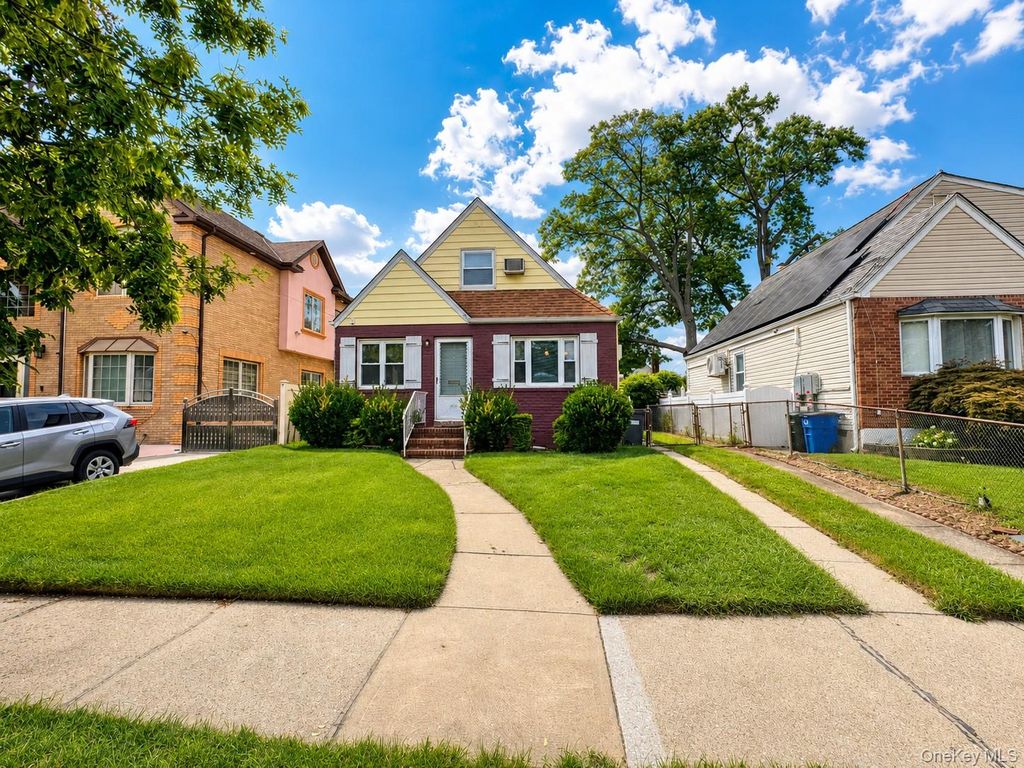 8042 260th Street, Glen Oaks, NY 11004 — photo 3