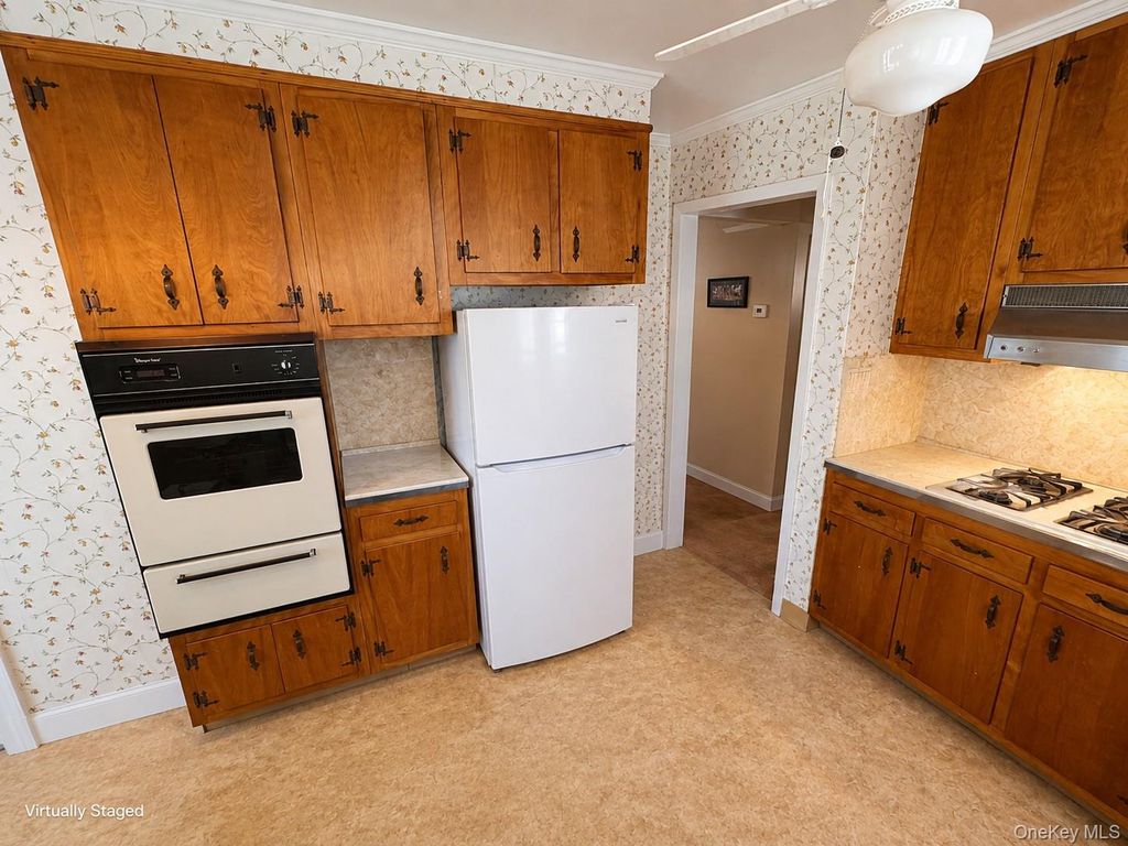 8042 260th Street, Glen Oaks, NY 11004 — photo 5