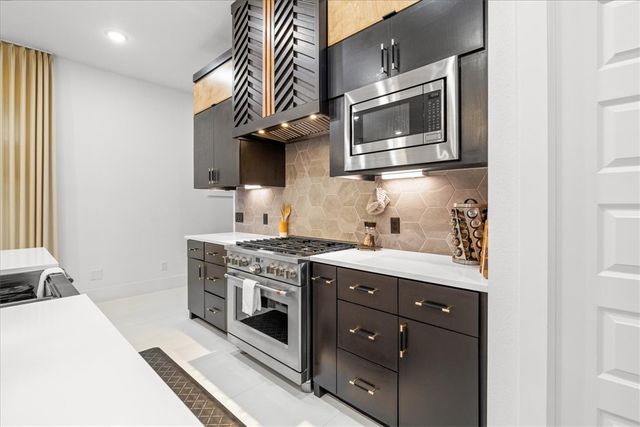 1137 NE Monroe Street, Bentonville, AR 72712
