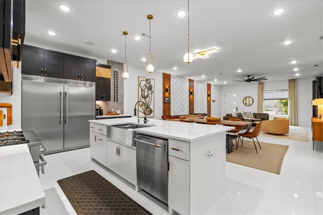 1137 NE Monroe Street, Bentonville, AR 72712