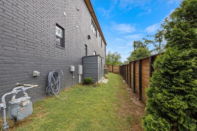 1137 NE Monroe Street, Bentonville, AR 72712