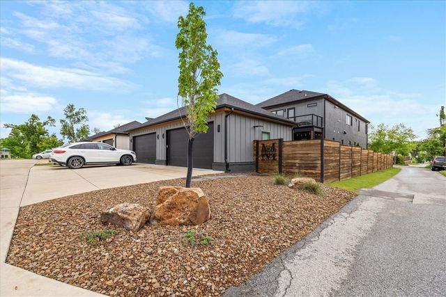 1137 NE Monroe Street, Bentonville, AR 72712