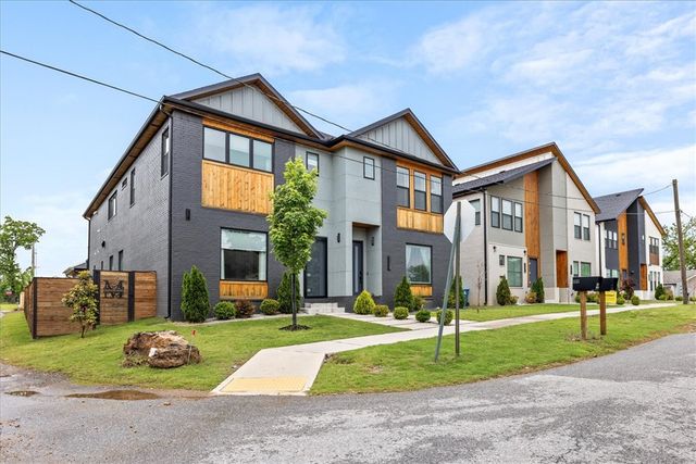 1137 NE Monroe Street, Bentonville, AR 72712