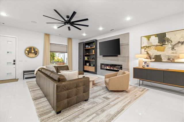 1137 NE Monroe Street, Bentonville, AR 72712