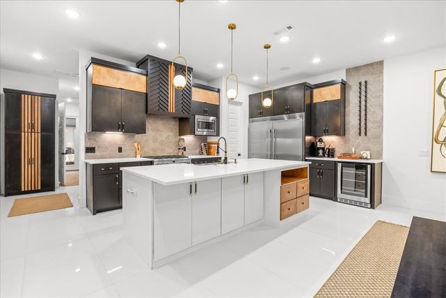 1137 NE Monroe Street, Bentonville, AR 72712