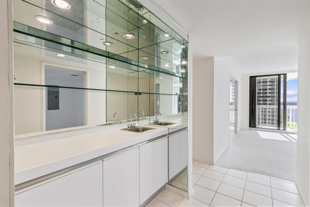 123 Lakeshore Drive 943, North Palm Beach, FL 33408