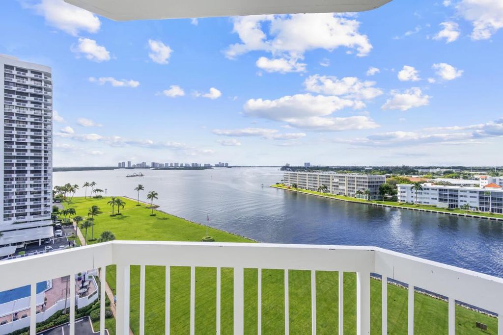 123 Lakeshore Drive 943, North Palm Beach, FL 33408