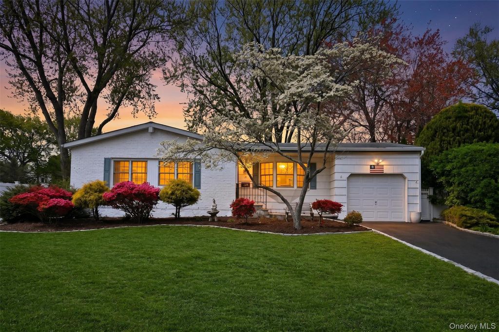 28 Dartmouth Drive, Smithtown, NY 11787