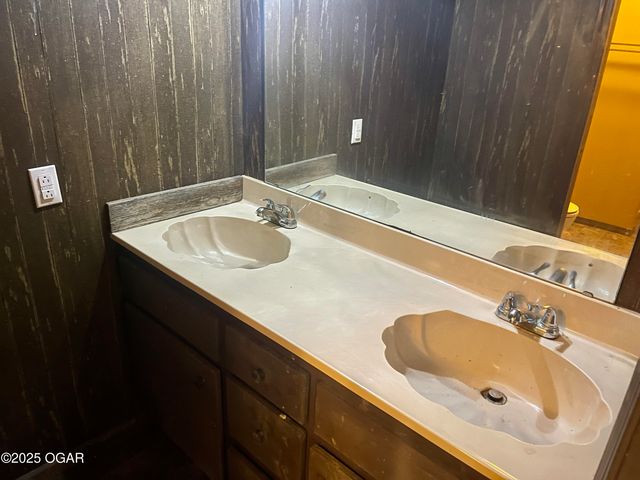 12228 Lauren Lane, Neosho, MO 64850