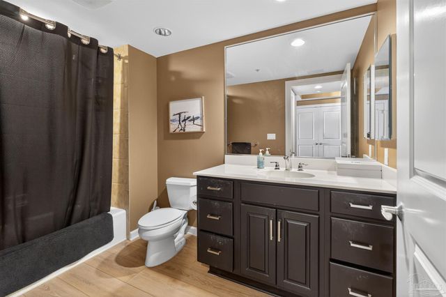 10099 Nelle Ave 1005, Pensacola, FL 32507