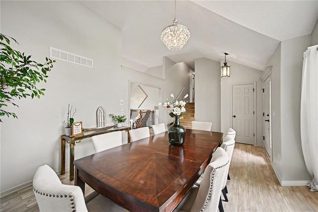 8905 N Essex Drive, Kansas City, MO 64156