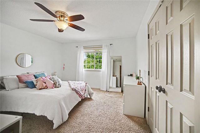 8905 N Essex Drive, Kansas City, MO 64156