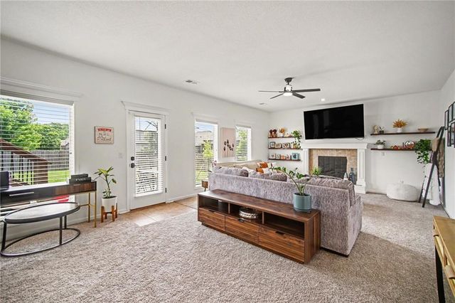 8905 N Essex Drive, Kansas City, MO 64156