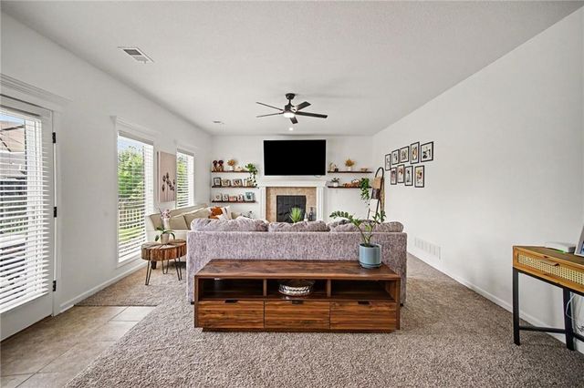 8905 N Essex Drive, Kansas City, MO 64156