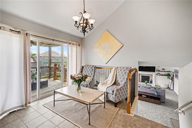 8905 N Essex Drive, Kansas City, MO 64156