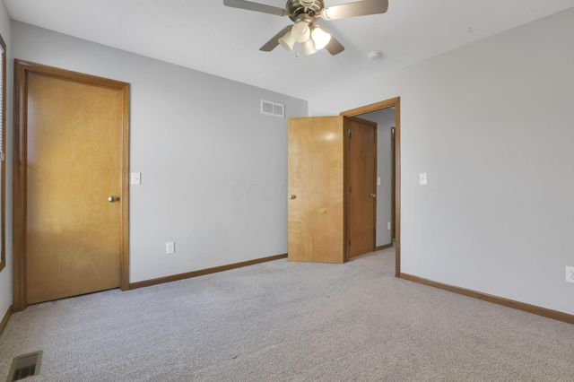 8578 Smokey Hollow Drive, Lewis Center, OH 43035