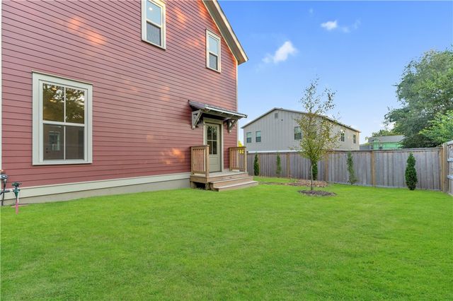 263 E 11th Street, Fayetteville, AR 72701