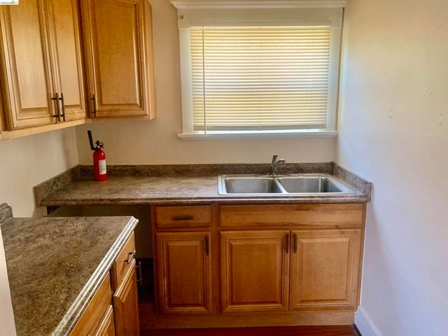 1028 61St St, Oakland, CA 94608