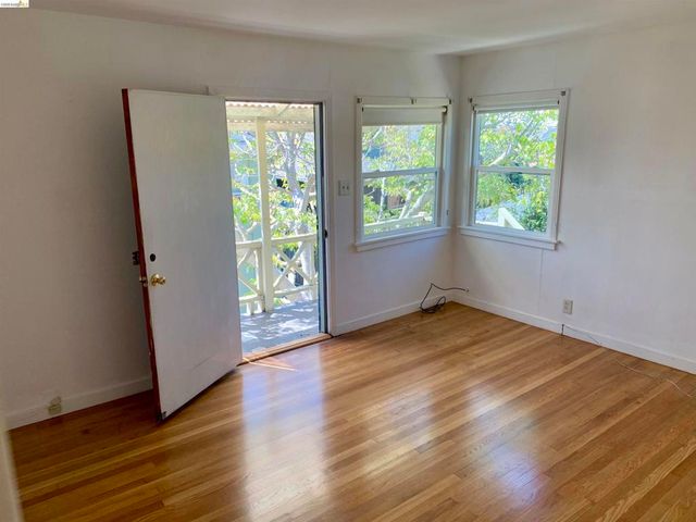1028 61St St, Oakland, CA 94608