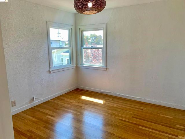 1028 61St St, Oakland, CA 94608