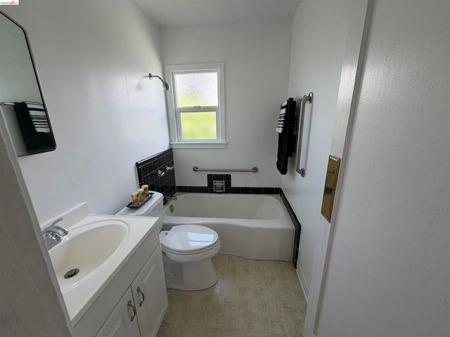 1028 61St St, Oakland, CA 94608