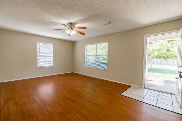 523 S Dockery Lane, Fayetteville, AR 72701